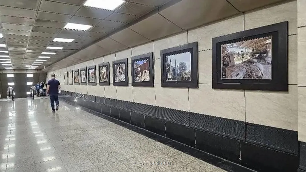 ایستاده در غبار به ایستگاه مترو تئاتر شهر رسید