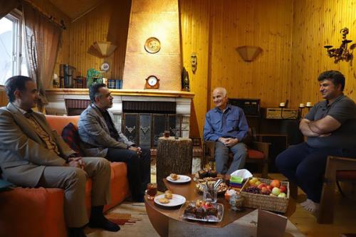 دیدار مدیرکل هنرهای نمایشی با خانواده شهید حسین قشقایی